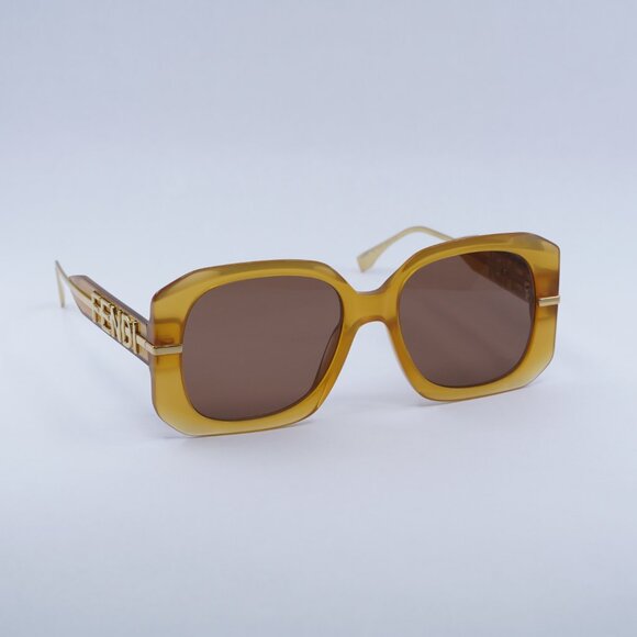 🕶️ New Fendi FE40065I 50E Sunglasses -Transparent Milky Amber/Gold Frame - Picture 4 of 10